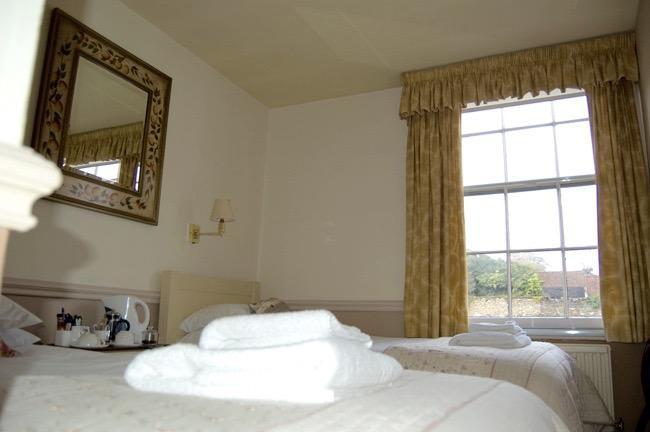 Whyte Harte Hotel Redhill  Kültér fotó