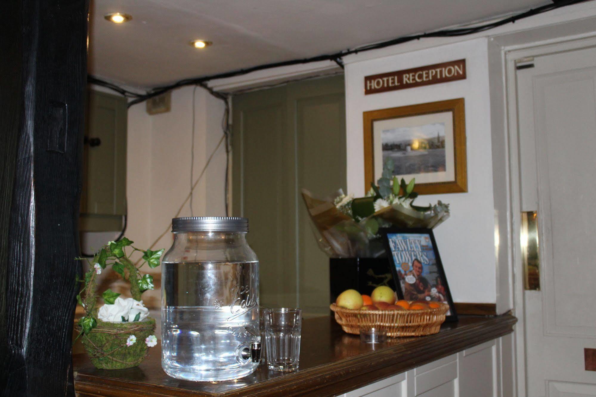 Whyte Harte Hotel Redhill  Kültér fotó