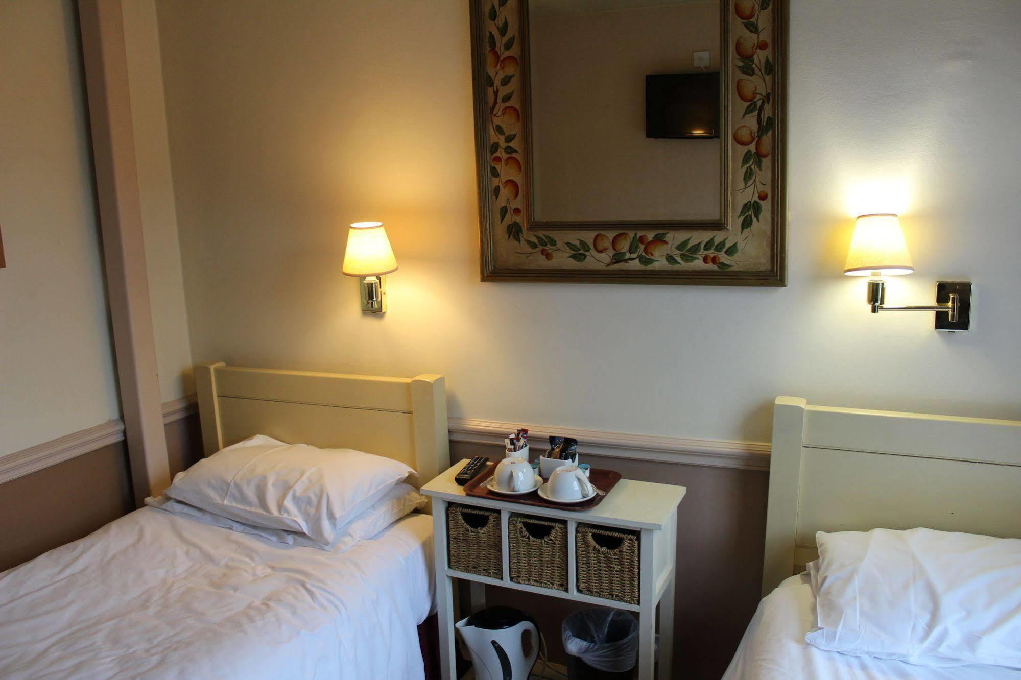Whyte Harte Hotel Redhill  Kültér fotó